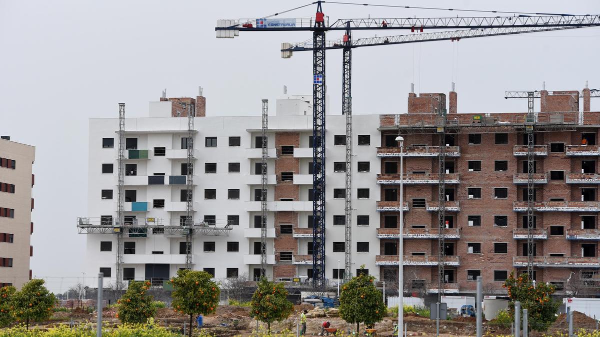 Bloque de viviendas en construcción en Huerta de Santa Isabel Este.