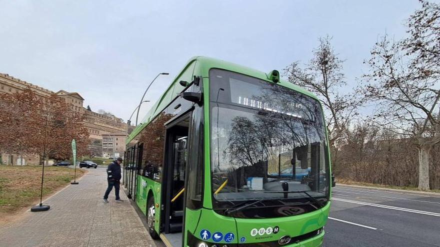 Un bus urbà de Manresa sense aire condicionat en plena onada de calor