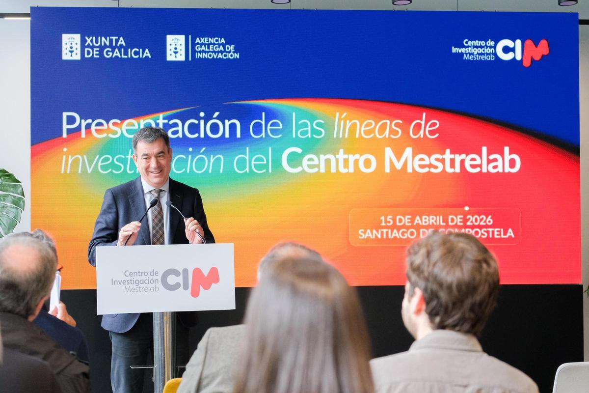El conselleiro de Educación, Román Rodríguez, en la presentación celebrada en Santiago