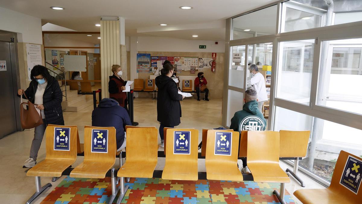 Sala de espera en el centro de salud de Baltar, en Sanxenxo