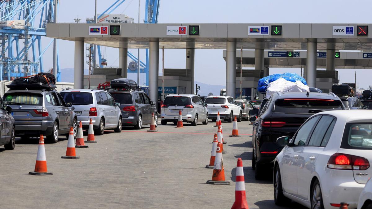 Fin de semana crítico en la Operación Paso del Estrecho: "normalidad" en los barcos a Ceuta y bloqueo en la frontera de Melilla