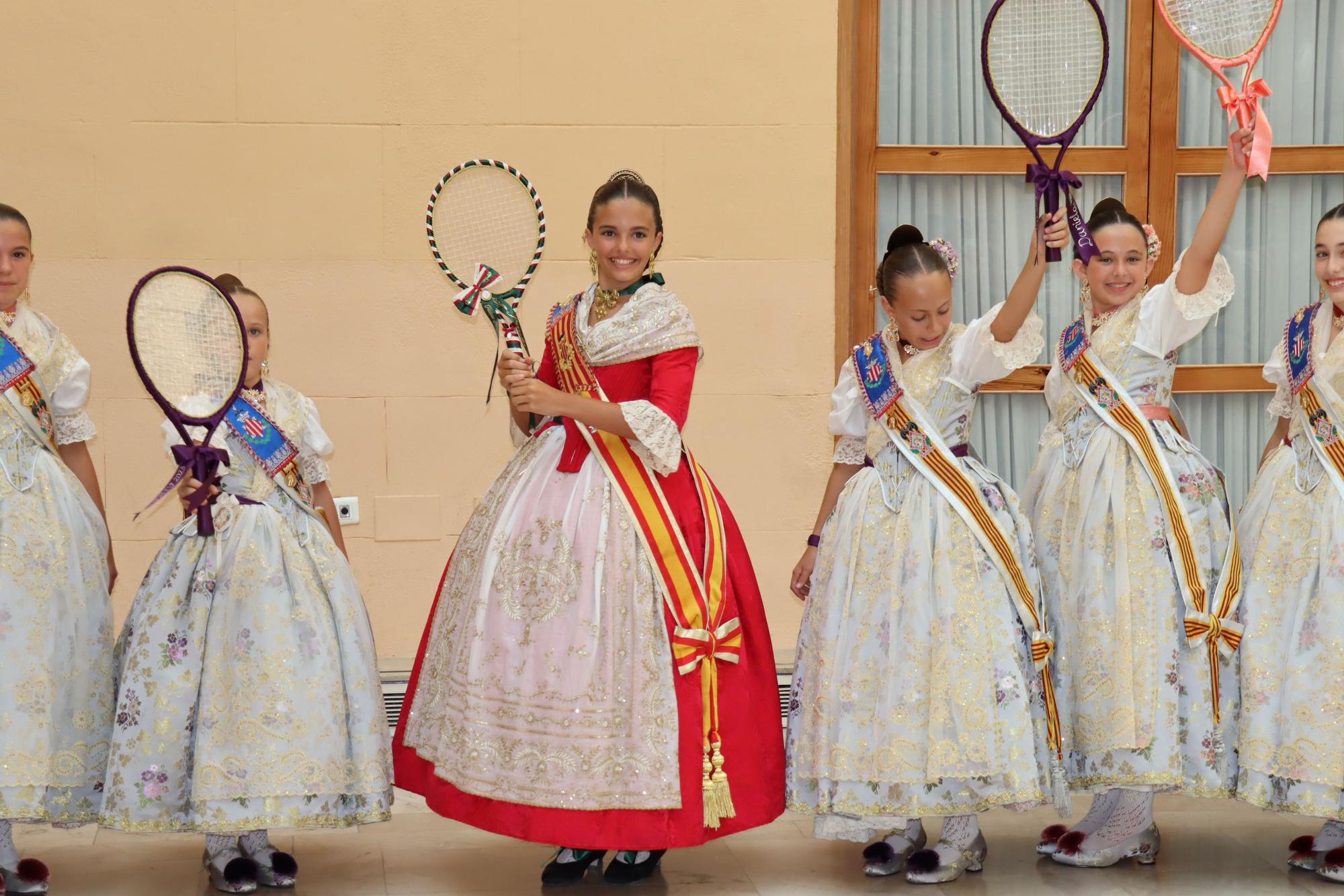 La Batalla de Flores reúne a las falleras de 2022 y 2023