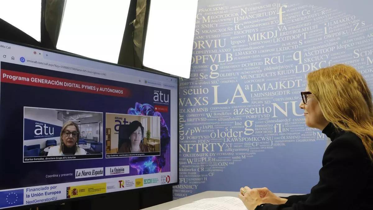 Marisa González y Olga Gutiérrez, hablando con María José Iglesias durante la Webinar