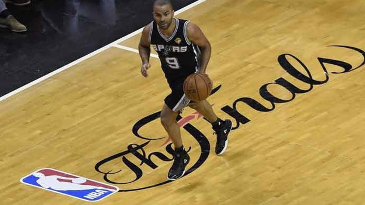 Parker firma un nuevo contrato con los Spurs.