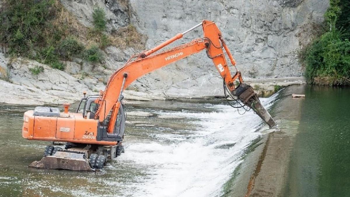 Eliminación de un obstáculo artificial en el río Ter (Barcelona).
