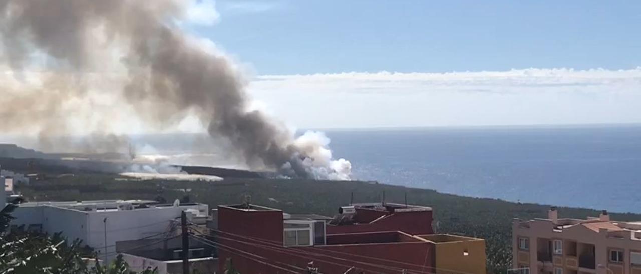 Nueva llegada al mar de una colada del volcán de La Palma.