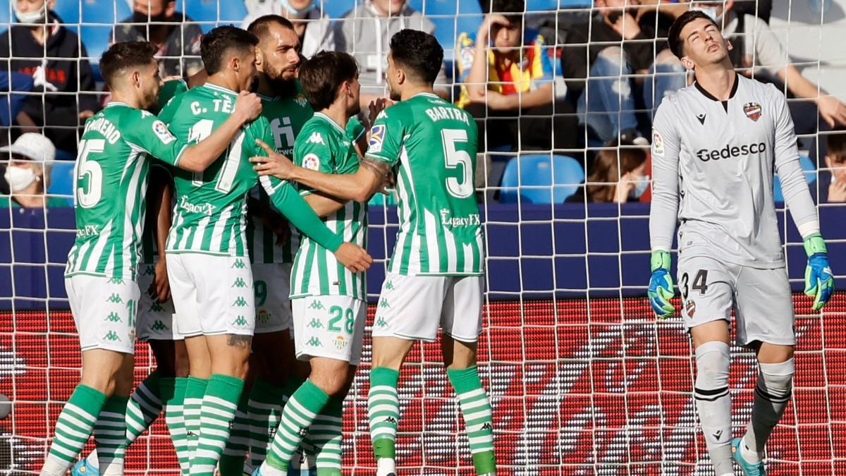 El Betis celebra un gol ante el Levante