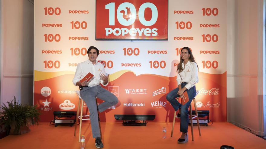 Nacho Sedano, director general de Popeyes España, e Yvette Altet, directora de Marketing.