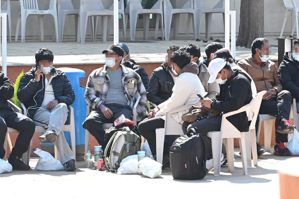 Algunos de los migrantes rescatados este martes.