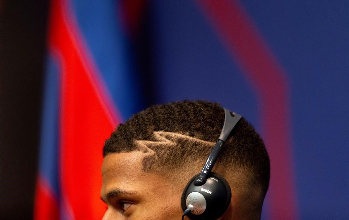 El central francés Jean-Clair Todibo durante su presentación como nueva incorporación del FC Barcelona.