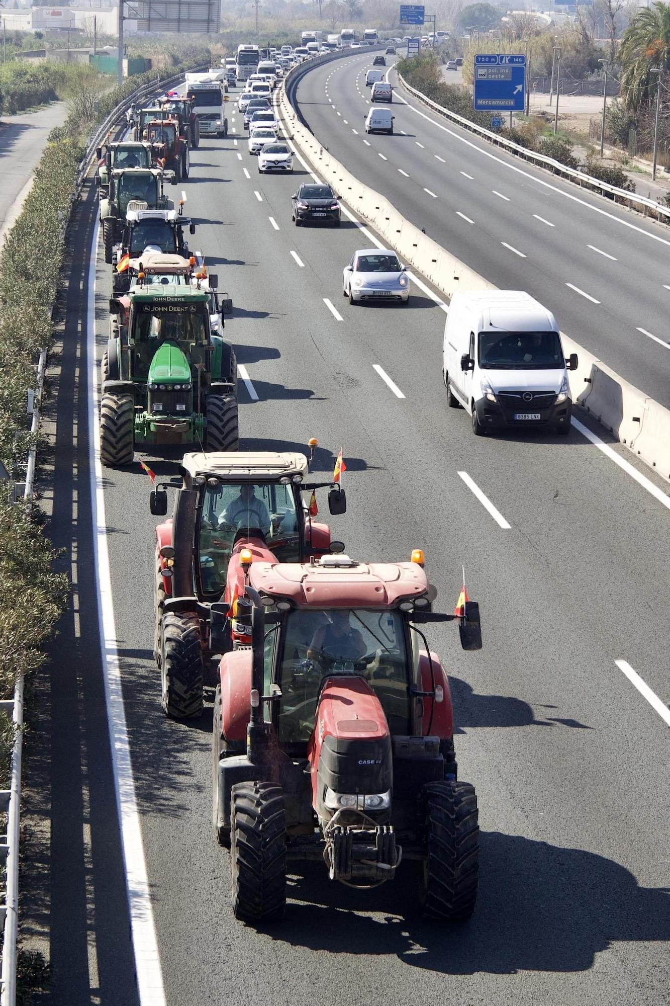 FOTOS: Los agricultores colapsan Murcia el 21F para protestar por la situación del campo