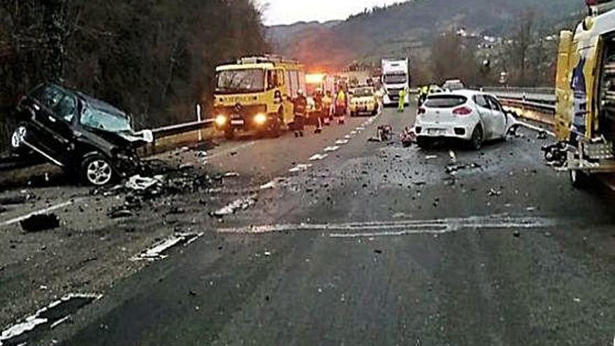 Astúries Dos morts en col·lidir frontalment dos vehicles