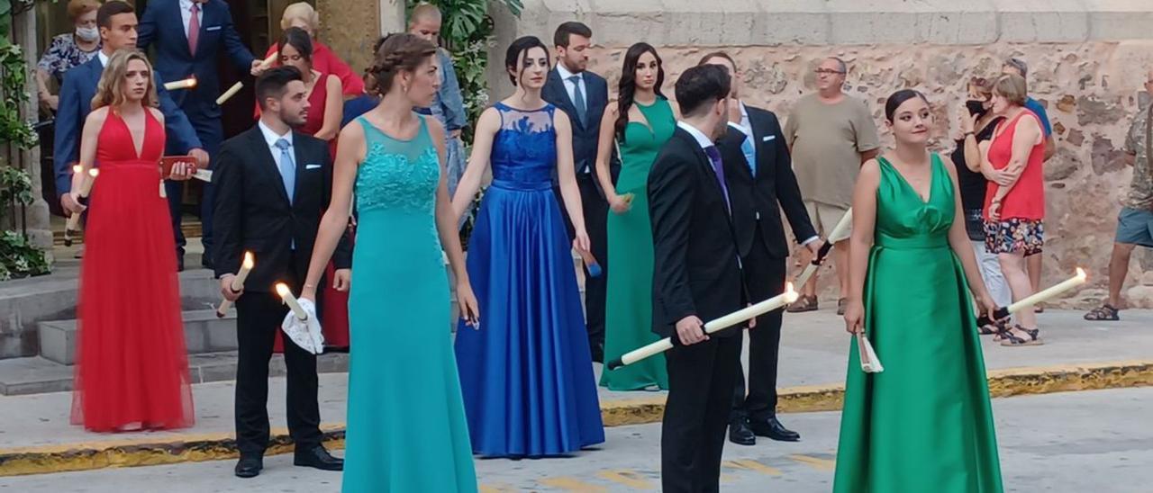 Festeros de Quartell saliendo de la iglesia. | C.MARQUÉS