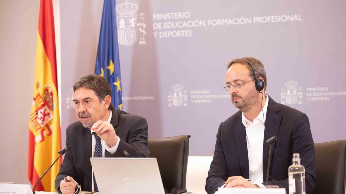 Rueda de prensa del Ministerio de Educación con el secretario de Estado de Educación, Abelardo de la Rosa, y el analista senior de la OCDE y responsable de la coordinación del estudio PISA, Tue Halgreen.