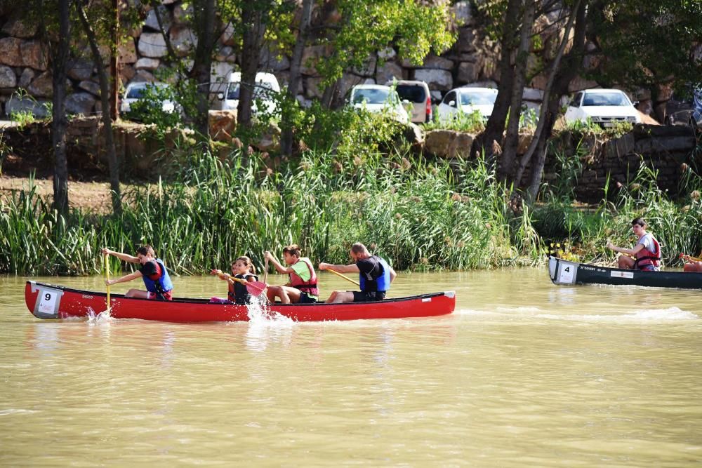 Més de 170 persones participen en la sisena Competició de Canoes al riu de Sallent