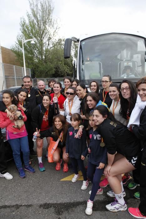 Llegada a Gijón de las jugadoras del Mavi