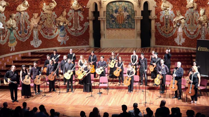 El virtuosisme de l’Orquestra de Guitarres de Barcelona arriba a Castelló d’Empúries