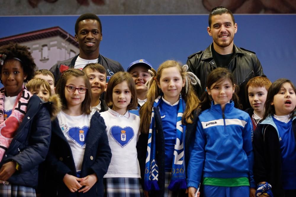 Koné y Josete visitan el colegio de las Dominicas en Oviedo