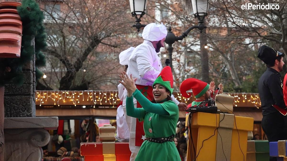 Vídeo | Los carteros reales se pasean por Cáceres