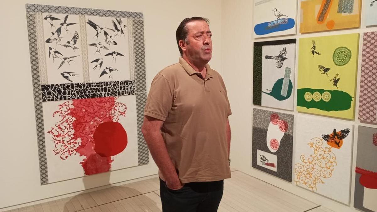 Xosé Luis García Canido, comisario, esta mañá na presentación da mostra, que mañá abrirá as súas portas.