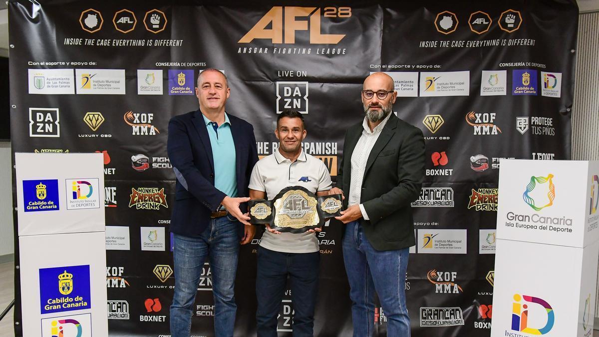 Francisco Castellano, Julio Santana y Aridany Romero (De izquierda a derecha), durante el acto de presentación del torneo