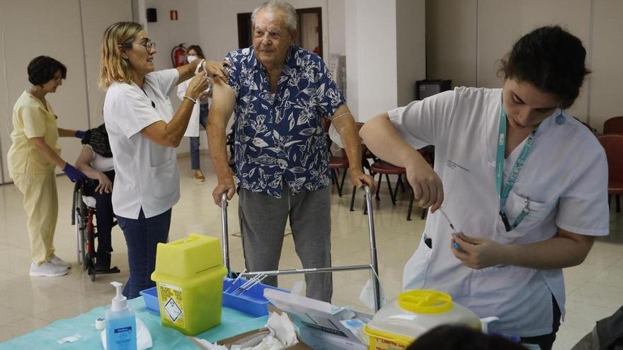 Galicia starts today flu and coronavirus vaccinations for people over 80 years old