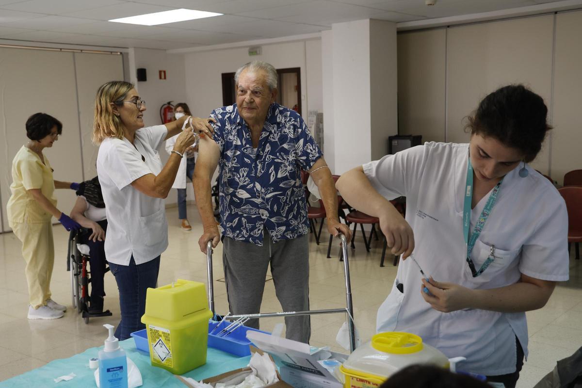 Galicia arranca este lunes la doble vacunación COVID-gripe y la ...
