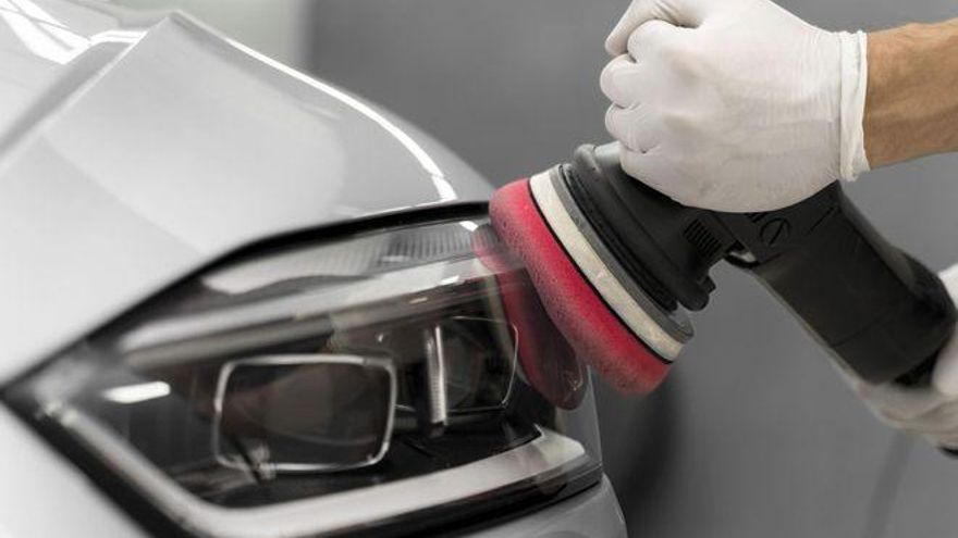 Cómo pulir los faros del coche para que queden como nuevos