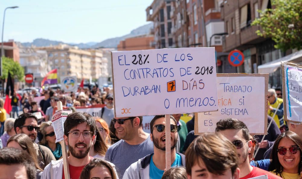 La manifestación del Día del Trabajador reúne a 18 colectivos y partidos del Medio Vinalopó