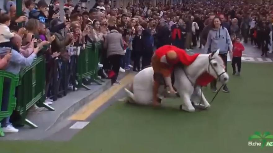 Así ha sido el momento de la caída de Cantó en Elche durante su carrera