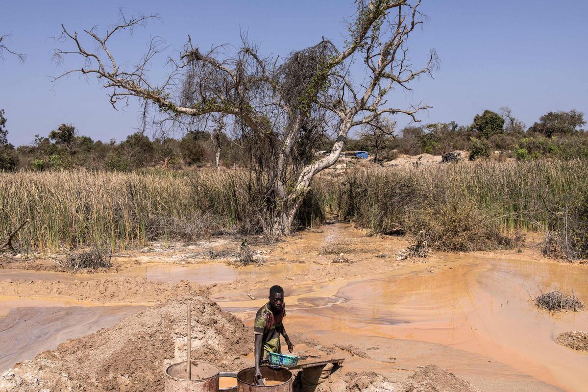 La minería artesanal de oro en Senegal. Karakaene y Bantakokouta son sitios de extracción de oro en el sureste de Senegal