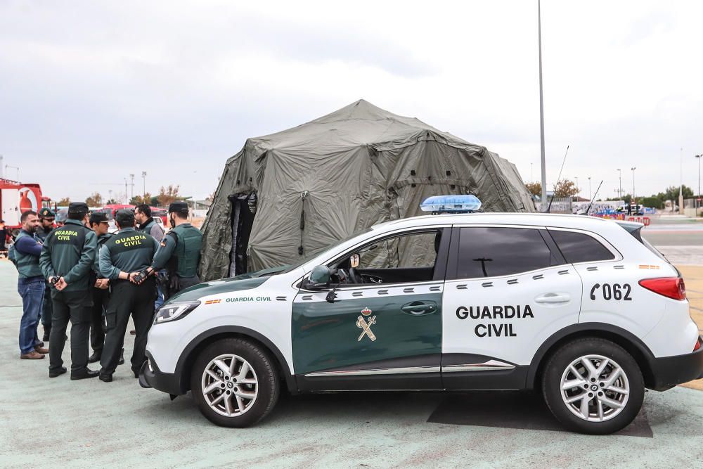 [SIN TITULO] La Generalitat realiza un gran despliegue de recursos, incluido un simulacro de una situación de pillajes en comercios tras un terremoto, helicóptero, bomberos o la intervención de la UME