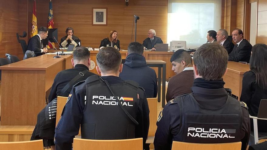 Aceptan cuatro años y medio de cárcel por un alijo de 690 kilos de hachís en Vinaròs