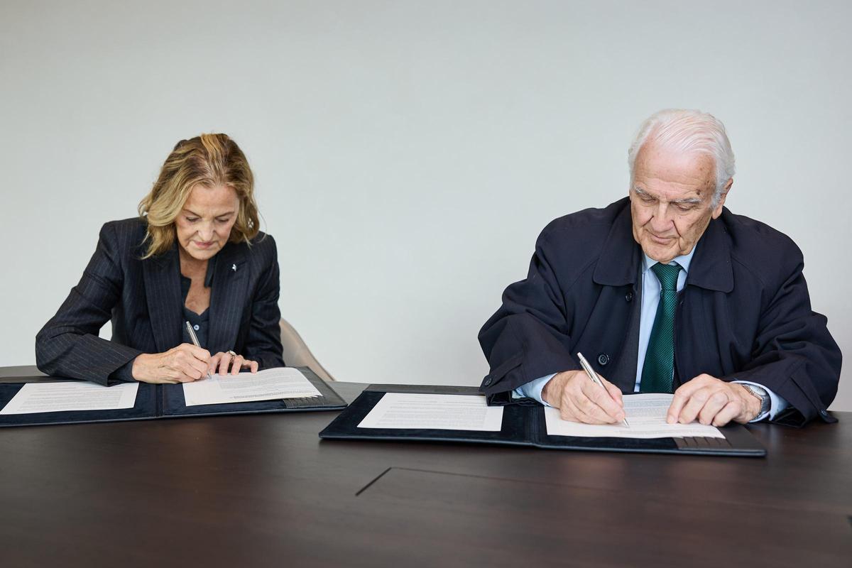 La presidenta de la Fundación Amancio Ortega, Flora Pérez Marcote, y el presidente de Aspronaga, Nicanor Álvarez Álvarez.