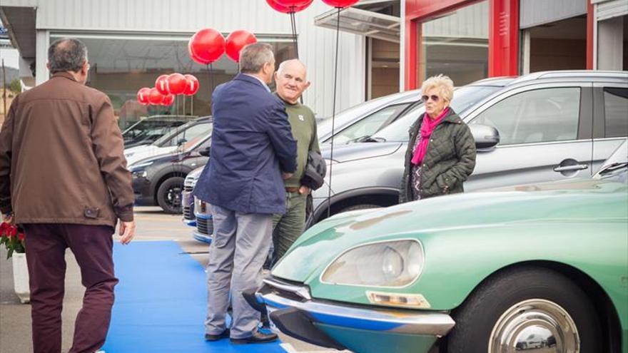 Randero celebra 35 años de actividad con sus clientes en una feria del motor