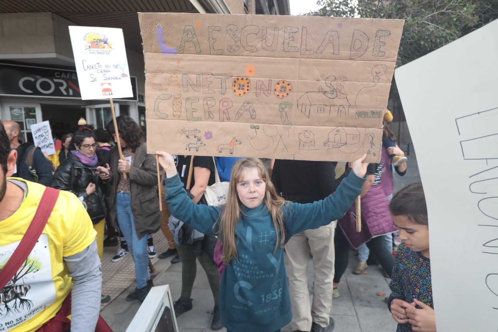 Así ha sido la concentración por el colegio de Caneto en Zaragoza