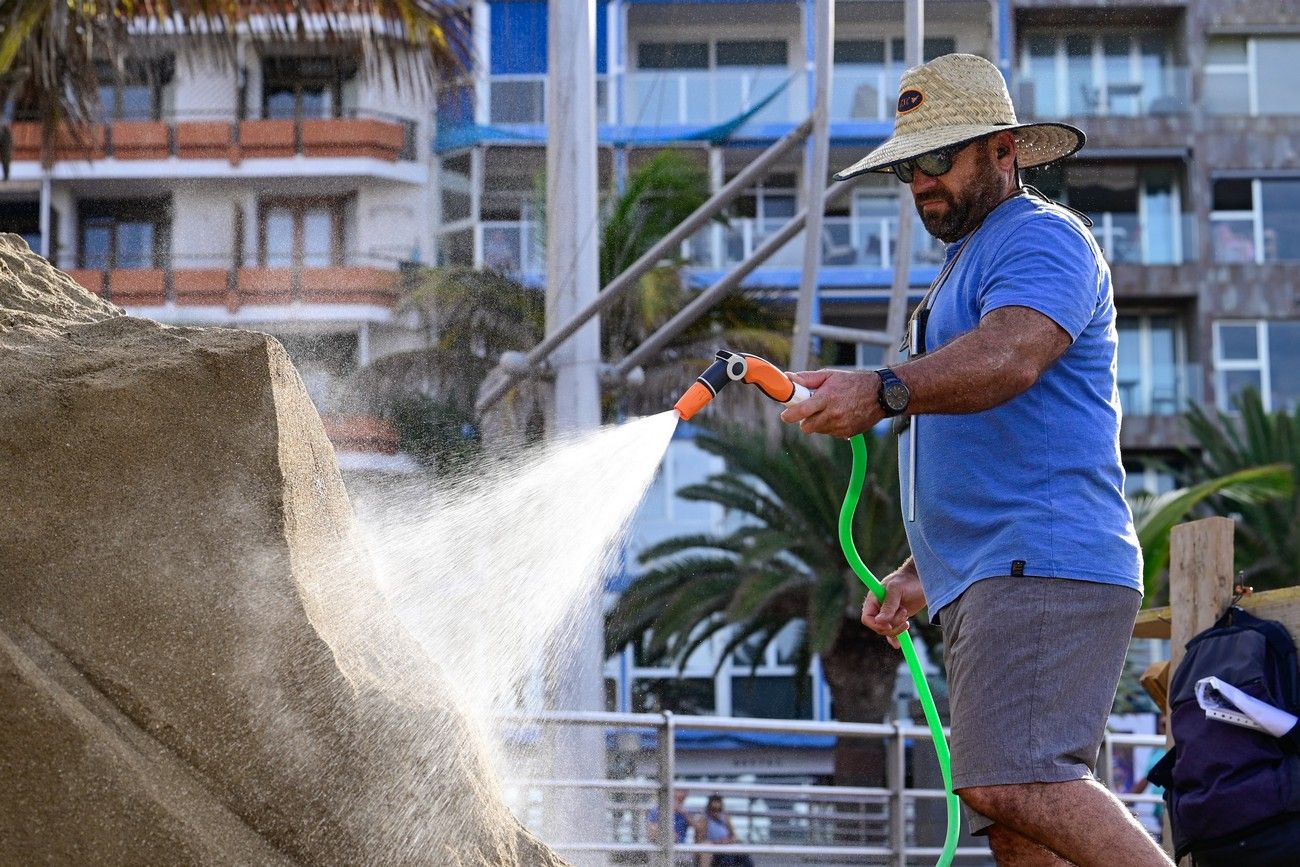 Preparación del Belén de Arena de Las Canteras