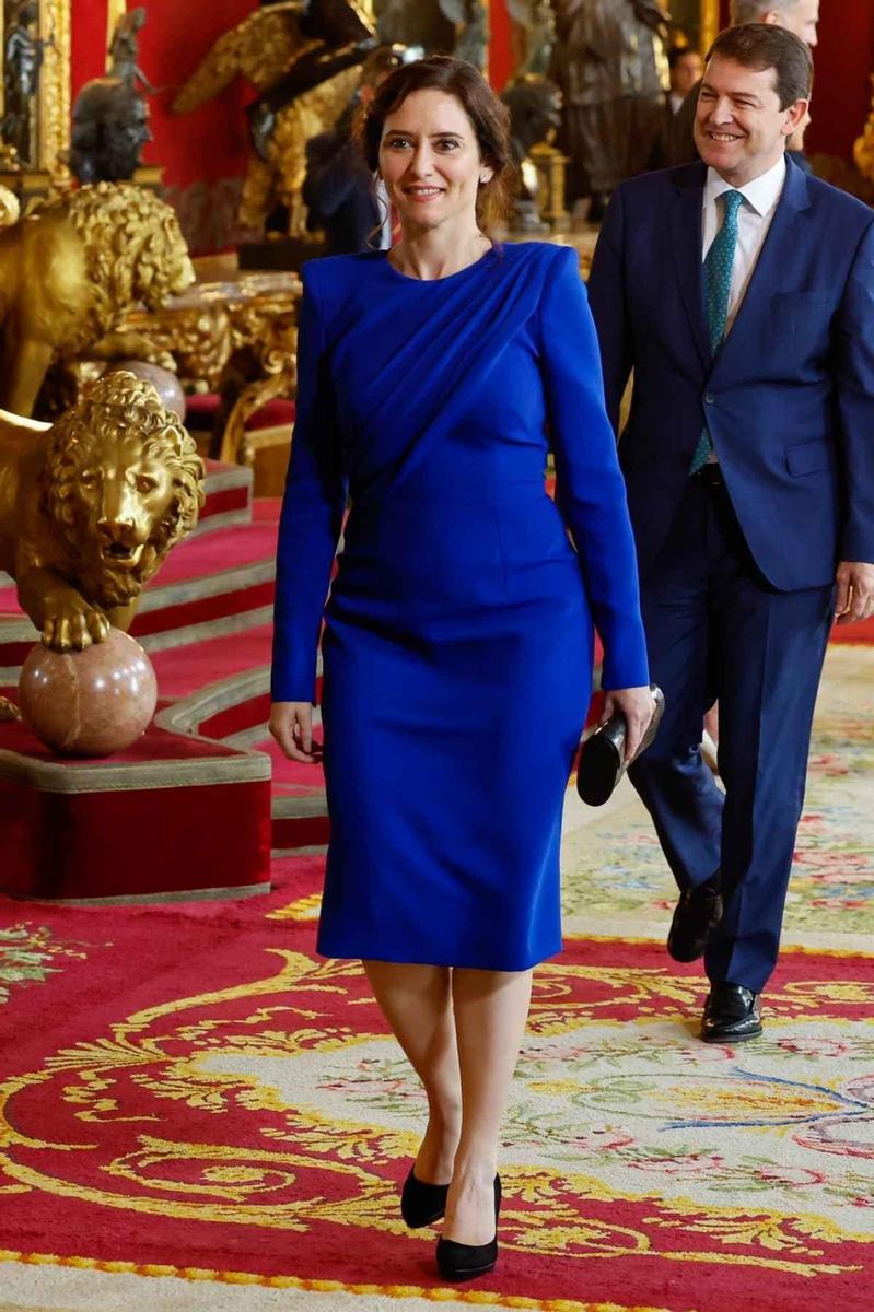 Isabel Díaz Ayuso con vestido azul PP