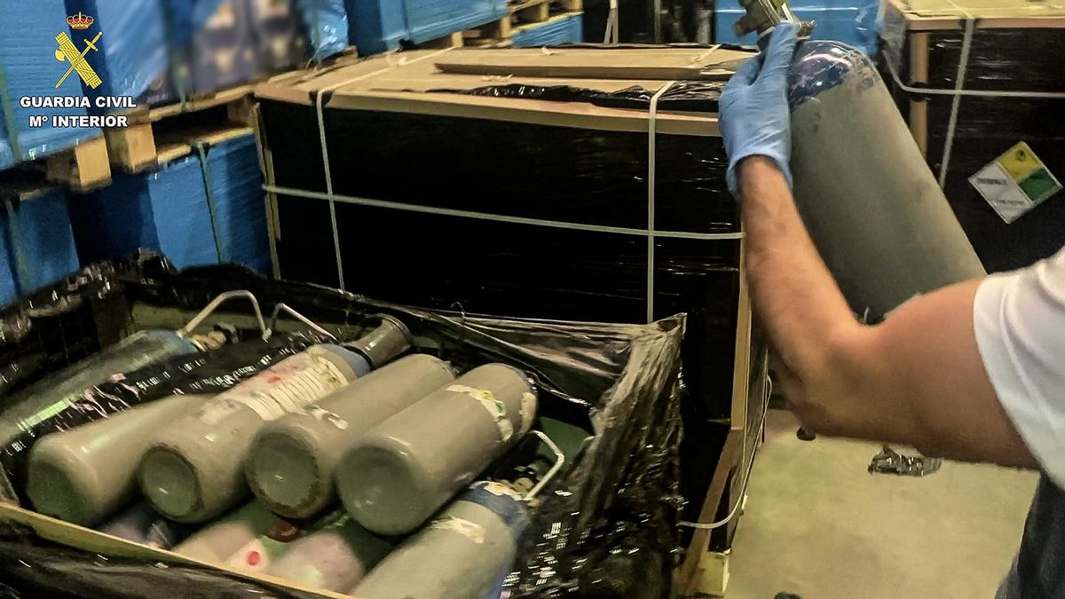 La Guardia Civil realiza la mayor aprehensión de gas de la risa en Europa