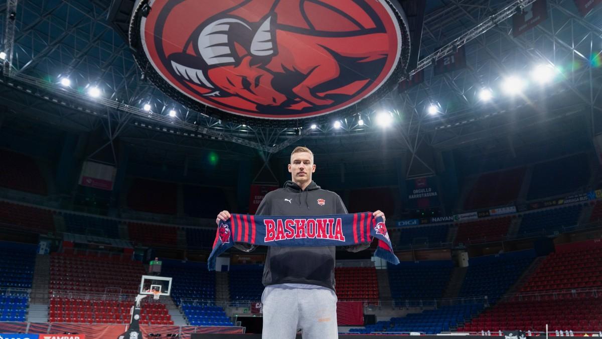 Luka Samanic ya es nuevo jugador de Baskonia