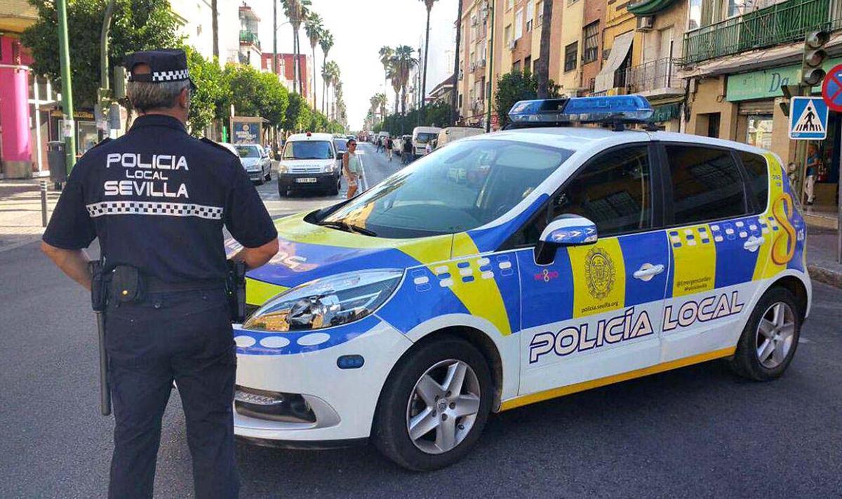 Un vehículo de la Policía Local de Sevilla.