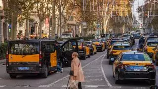 Directo | Los taxistas finalizan su manifestación y regresan a la Gran Via para desbloquearla