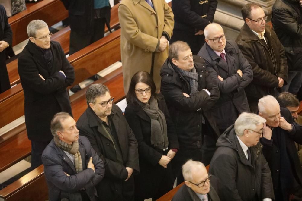 Multitudinaria despedida a Julio Puente