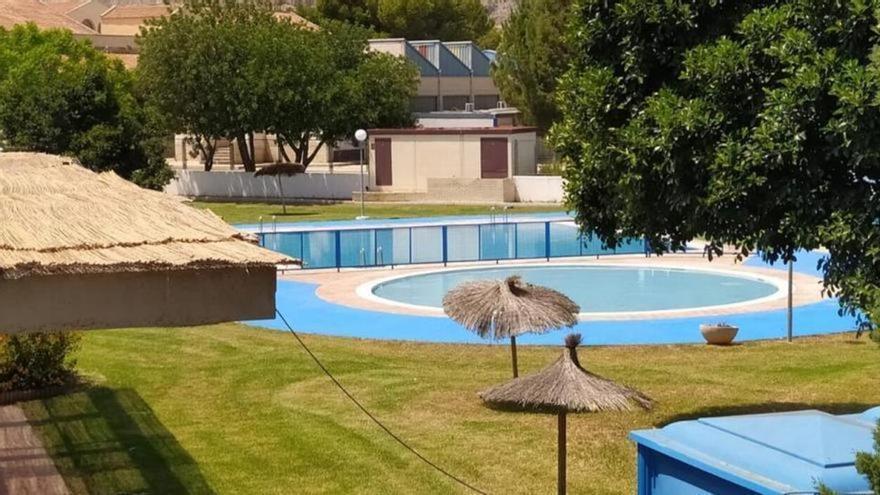 El PSOE de Callosa de Segura critica la privatización de la gestión de las piscinas deportivas municipales