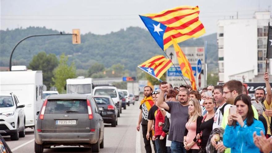 Protestas y cortes de vía marcan el paro general contra la actuación policial