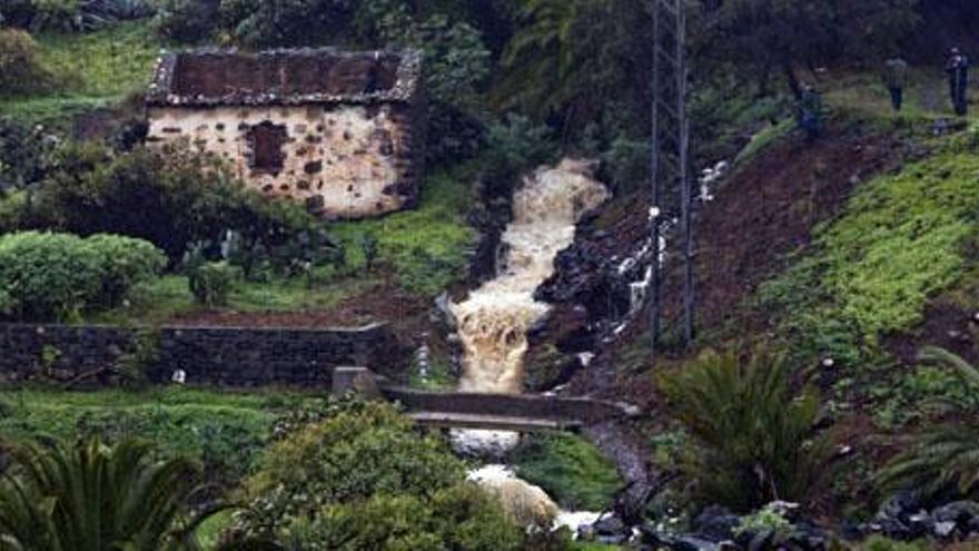 Cascadas  bajo la niebla