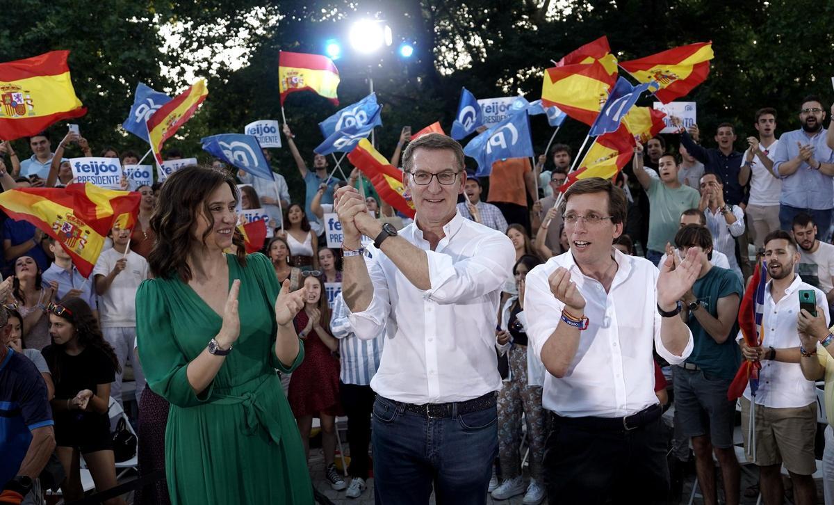 Feijóo demana «arrasar» perquè Sánchez no «intenti governar» si aconsegueix una aliança parlamentària suficient Feijóo demana «arrasar» perquè Sánchez no «intenti governar» si aconsegueix una aliança parlamentària suficient