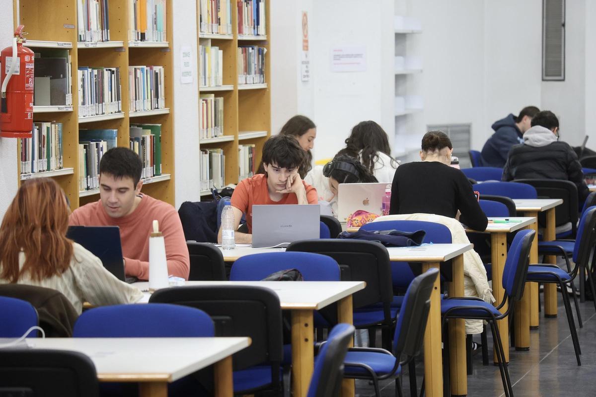 Una de las salas de la Biblioteca Nebrija de la UMU este viernes.