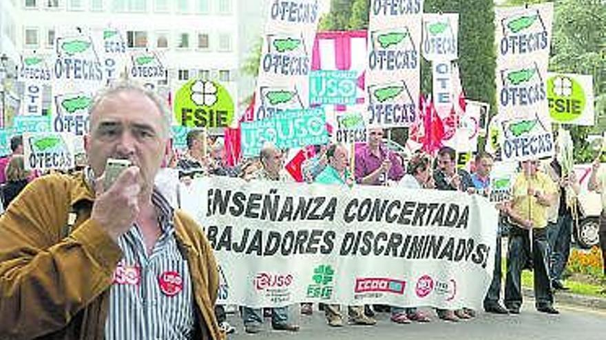 La manifestación de la enseñanza concertada, ayer, en Oviedo.