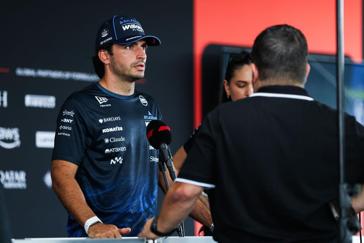 SAINZ Carlos (spa), Williams F1 Team FW48, portrait during the 2026 Formula 1 Bahrain Grand Prix in Malaysia, 16th round of the 2026 Formula One World Championship from October 2 to 4, 2026 on the Sepang International Circuit, in Sepang, Malaysia - Photo Antonin Vincent / DPPI AFP7 01/10/2026 ONLY FOR USE IN SPAIN